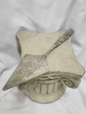 Vintage Godinger Grape Vine Silver Plated Cake/Pie Server